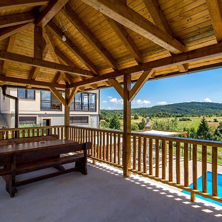 1 Bedroom Beautiful Apartment In Rakovica Kültér fotó
