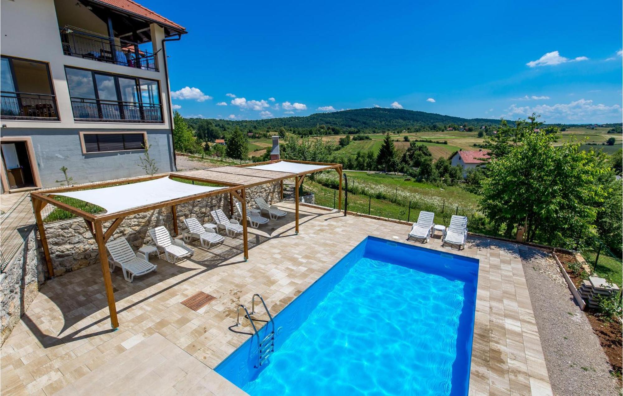 1 Bedroom Beautiful Apartment In Rakovica Kültér fotó