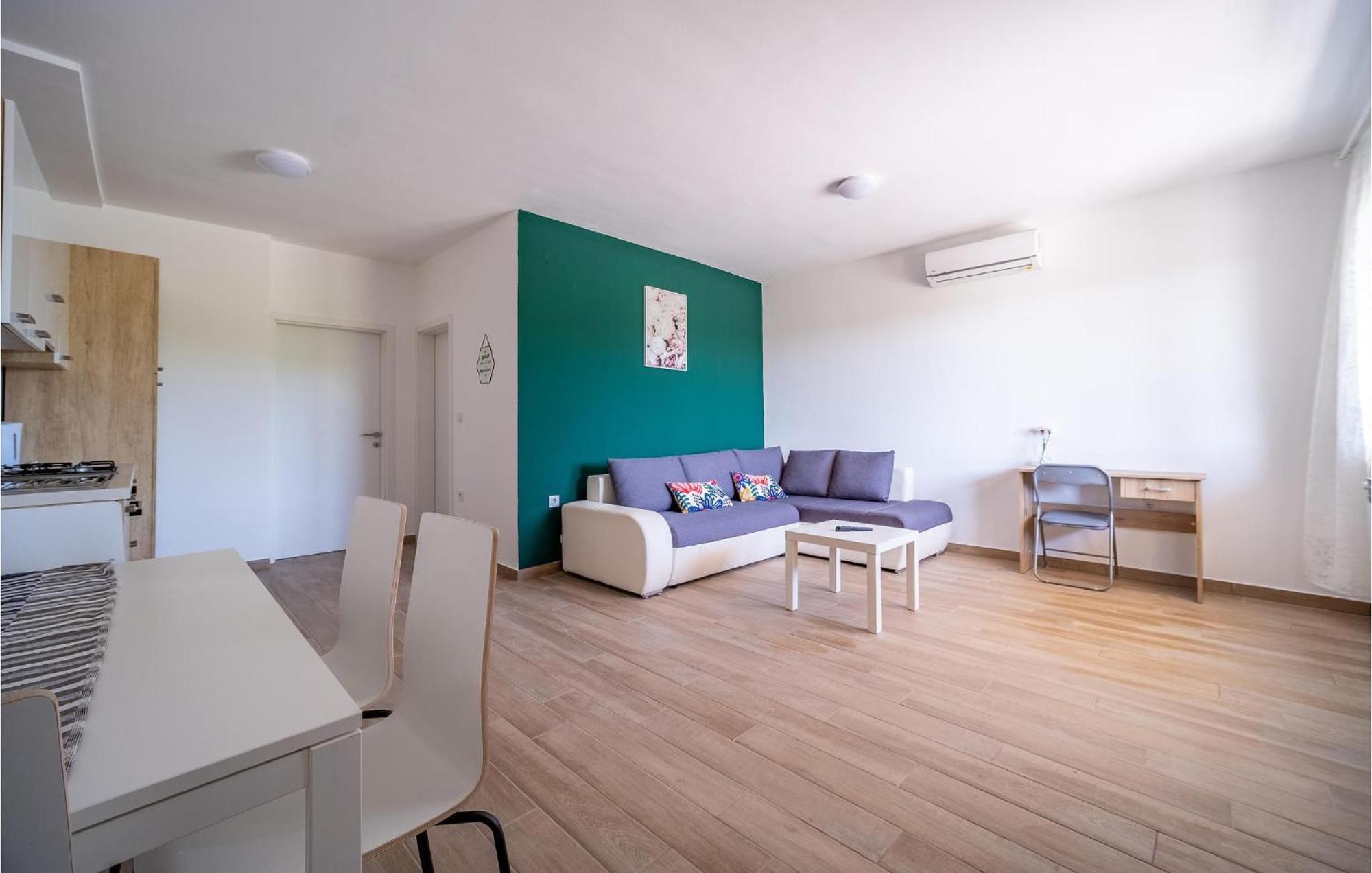 1 Bedroom Beautiful Apartment In Rakovica Kültér fotó