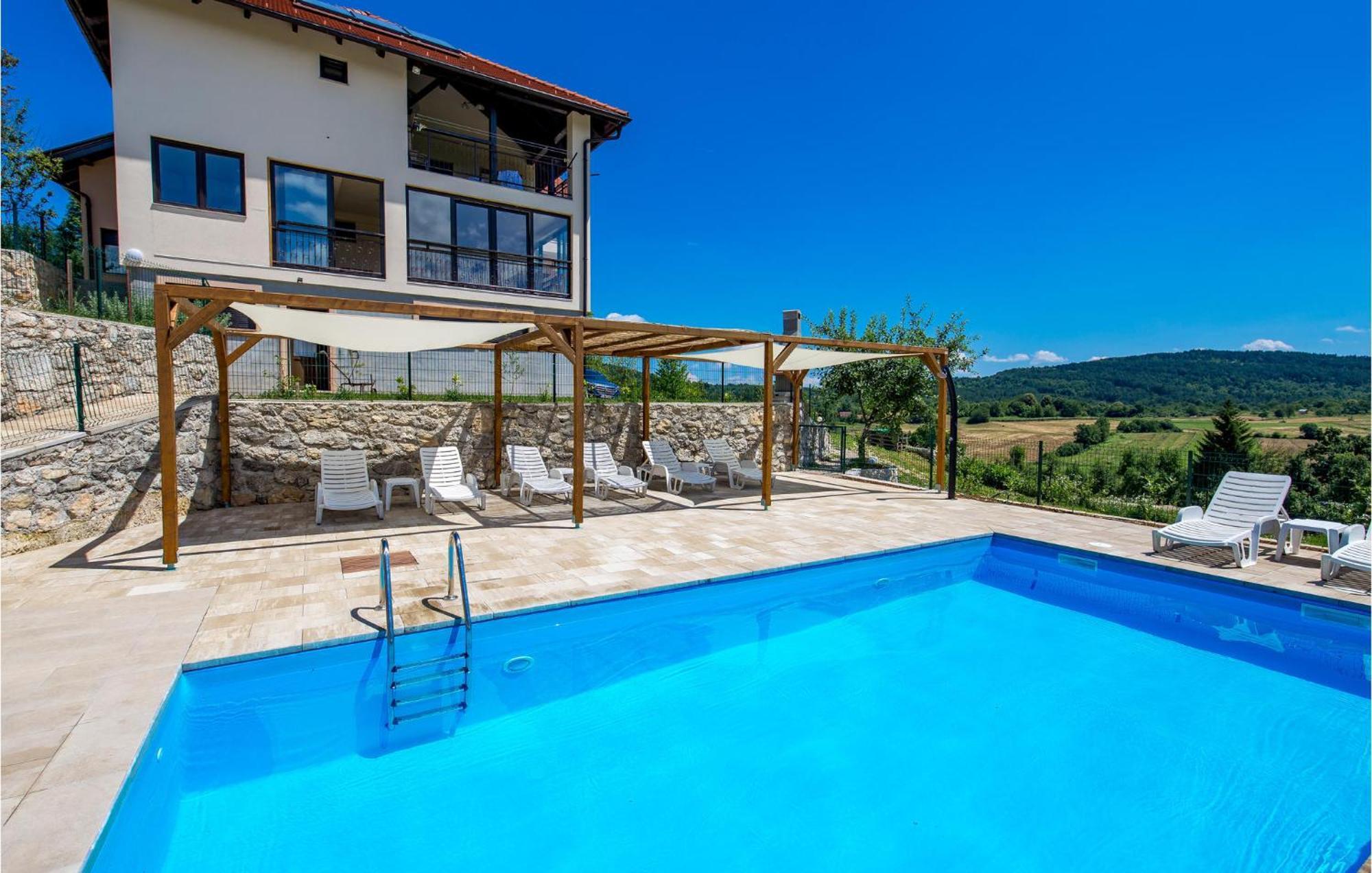 1 Bedroom Beautiful Apartment In Rakovica Kültér fotó
