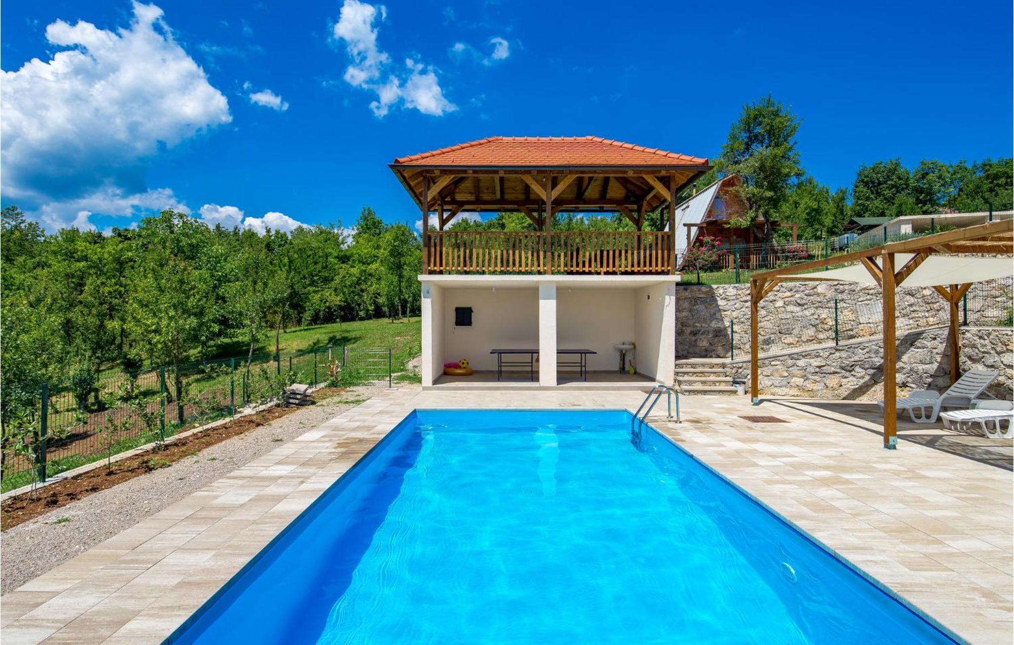 1 Bedroom Beautiful Apartment In Rakovica Kültér fotó