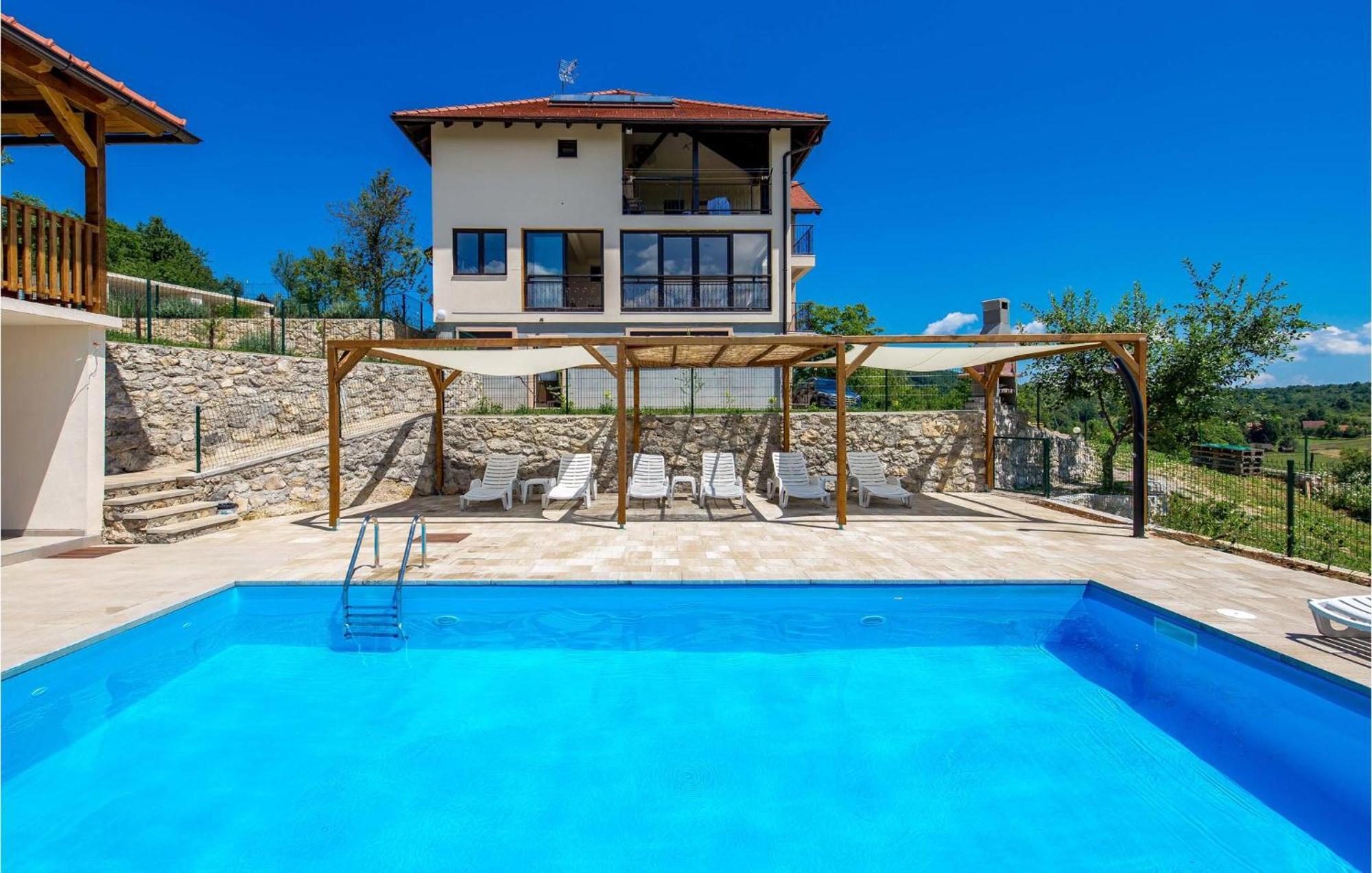 1 Bedroom Beautiful Apartment In Rakovica Kültér fotó